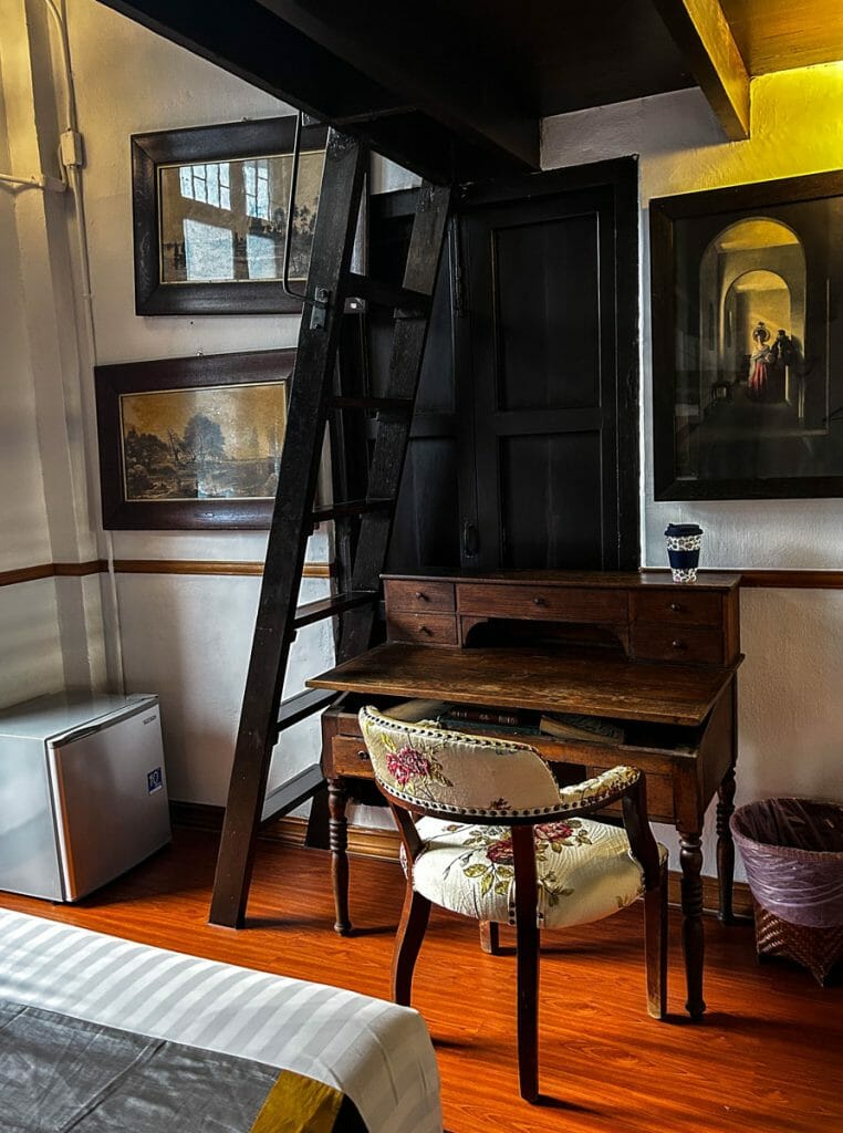 Desk and ladder in a guest room at 103 Bed and Brew