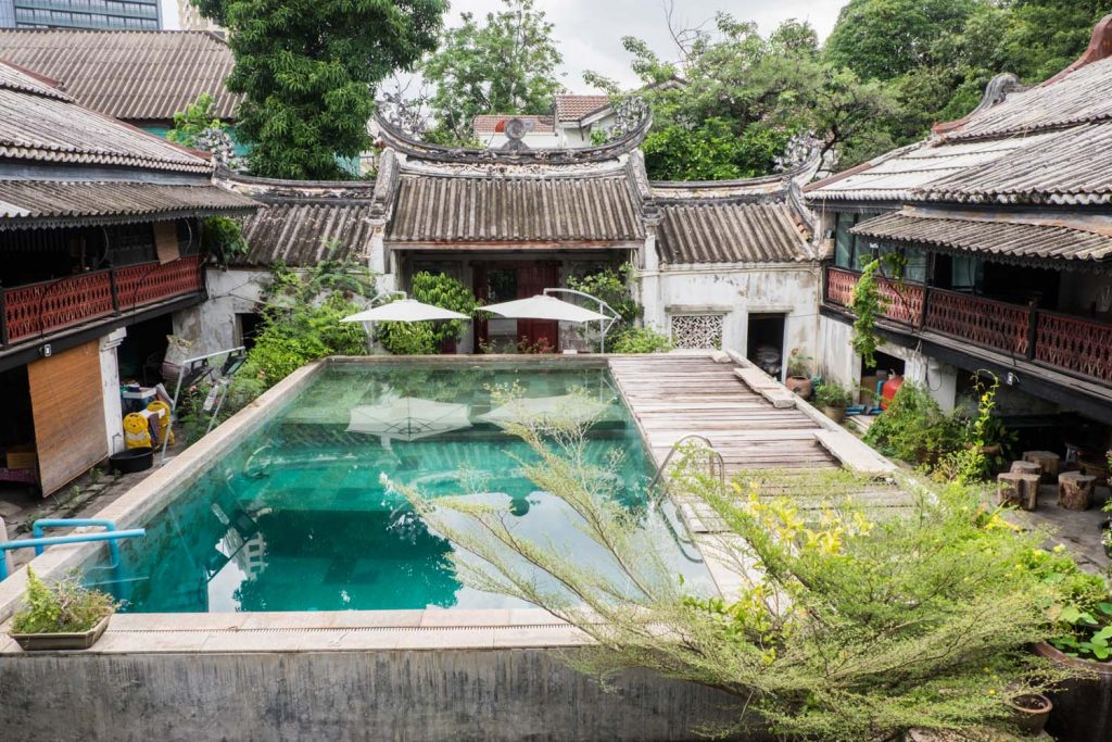 Courtyard of Sol Heng Tai Mansion with pool in Bangkok